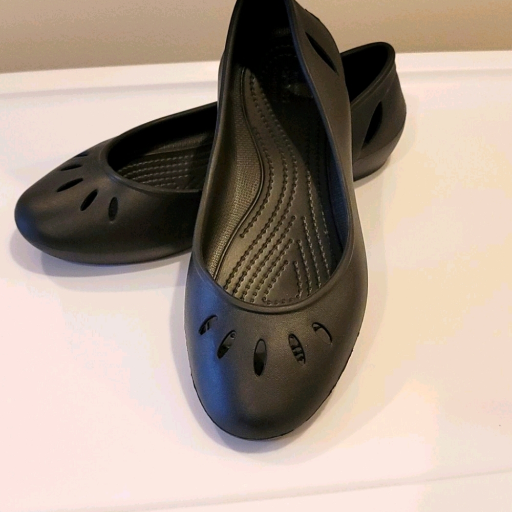Crocs Flats for Women (Black) - Picture 2 of 7